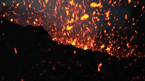 Volcano eruption at night 스톡 동영상 53322581