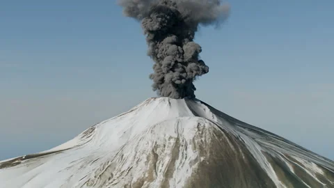 Volcano explosion or blast Video stock 293945144