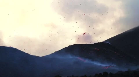 Volcano gas during Etna eruption 스톡 동영상 53301170