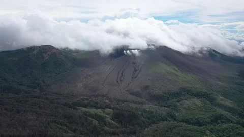 A volcano in Japan. Vídeo Stock 115575981