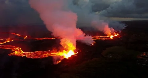 Volcano at night 스톡 동영상 90510423