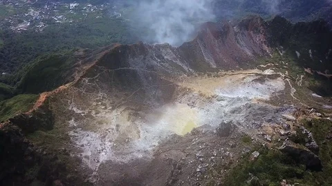 Volcano Sibayak caldera Stockbeeldmateriaal 83875135