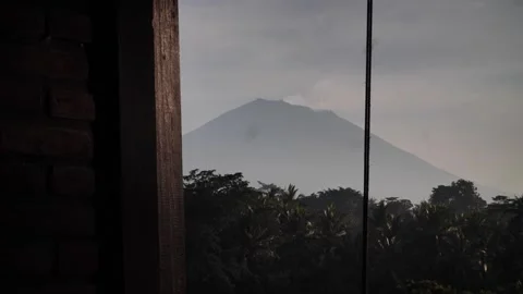 Volcano at sunrise 45 스톡 동영상 264574163
