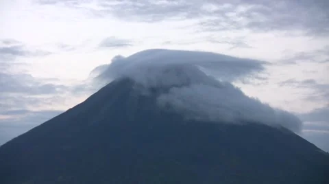 Volcano Timelapse (Arenal) 動画素材 1005975