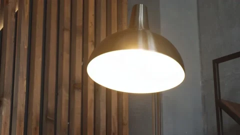 Voltage drops in the lamp at home Stock-Footage 139269516