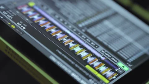 The volume indicator on the amplifier panel at mixete computer monitor screen 스톡 동영상 270372613