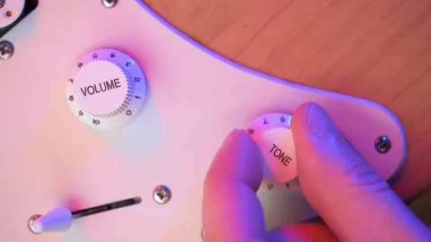 Volume Tone electric guitar knobs adjusting Vidéo 119580834