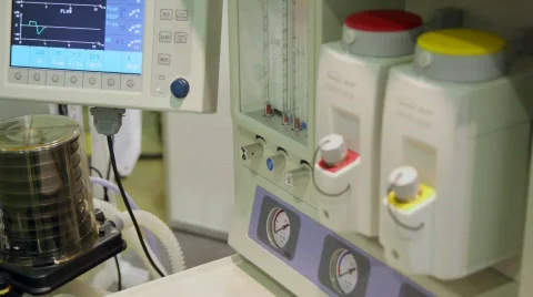 Volume ventilator, pump in flask, tubes, gauges and monitor 스톡 동영상 693267