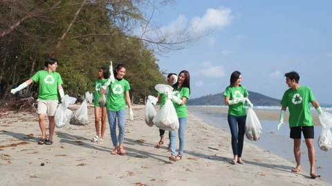 Volunteer cleaning beach Stock Footage 184271675