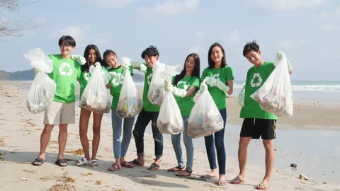 Volunteer cleaning beach Stock Footage 184279509