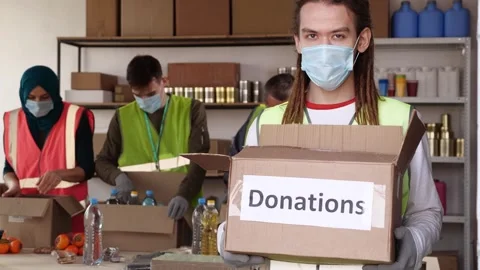 Volunteers pack Ramadan Iftar boxes. Food parcels to vulnerable and poor 動画素材 290270360