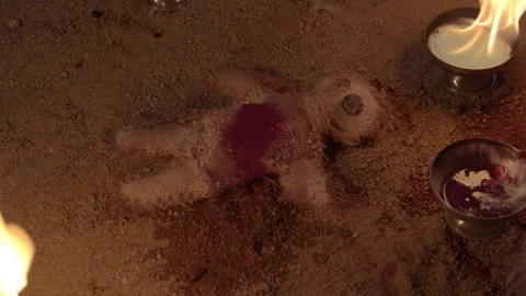 Voodoo Doll Bleeds 库存影片 344038233