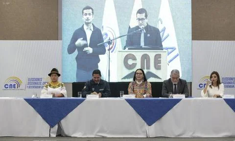 VOTACION-PPL Quito 2 febrero 2023. En la mesa de izquierda a derecha: Esth... Stock Photos