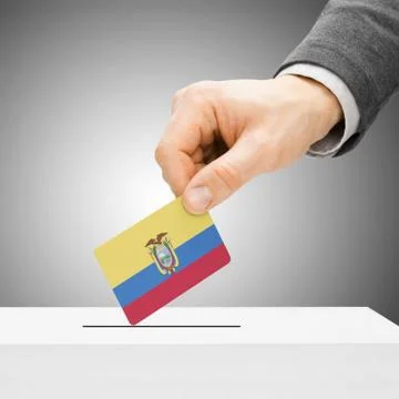 Voting concept - Male inserting flag into ballot box - Ecuador Foto stock