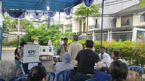 The voting process during general election day Stock Footage 264953103