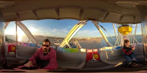 VR 360 Couple enjoying sunset on California Ferris Wheel Stock Footage