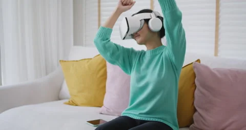 VR future experience watch concert applauding on internet online app. 스톡 동영상 166519217