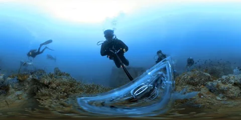 VR360 Diver Video stock 248702457