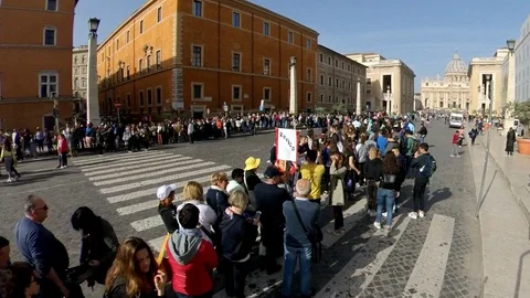 VR360 effect, Rome, Vatican,Crowd in line waiting to see the pope  Stock Footage 107135655