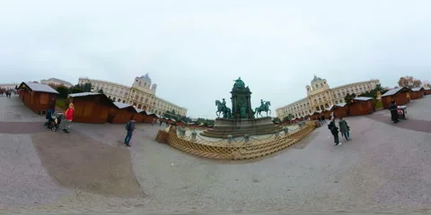 VR360 People taking pics of Empress Maria Theresia monument in Vienna, Austria Stock-Footage 104195247