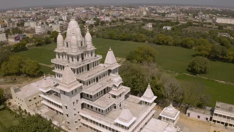 Vrindavan, city of 5000 temples. India, 4k aerial 스톡 동영상 109370103