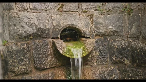 Vrsic pass - water stream with stone brick wall under Ruska kapelica Vídeos de archivo 331514947