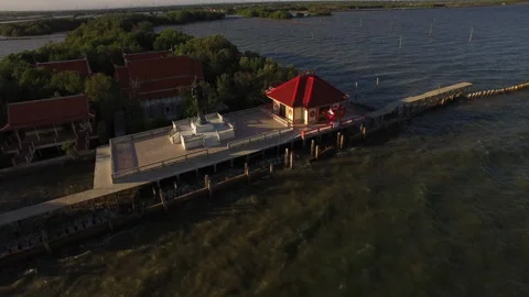Vue aerienne temple digue eau fleuve mer Bangkok Thailande Drone 1 Video stock 328579613