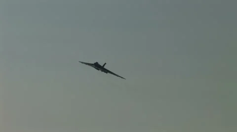 Vulcan bomber sunlight circle close blue sky sound Vidéo 42406630