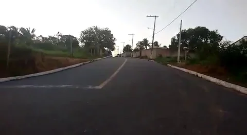 VV1043 Longboarder eats some kerb! Stock-Footage 129461681