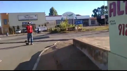 VV1098 Skateborder nutshot Stock-Footage 129458969