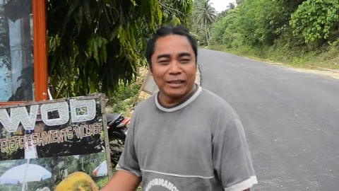 VV1167 How to open a coconut! Stock-Footage 129454987
