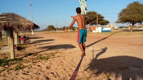 VV1199 Slackline fail! Vídeo Stock 129462435