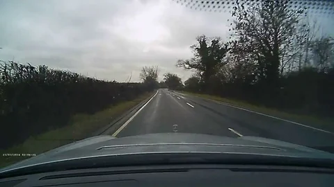 VV1220 Puddle Rage! Vídeo Stock 129460944