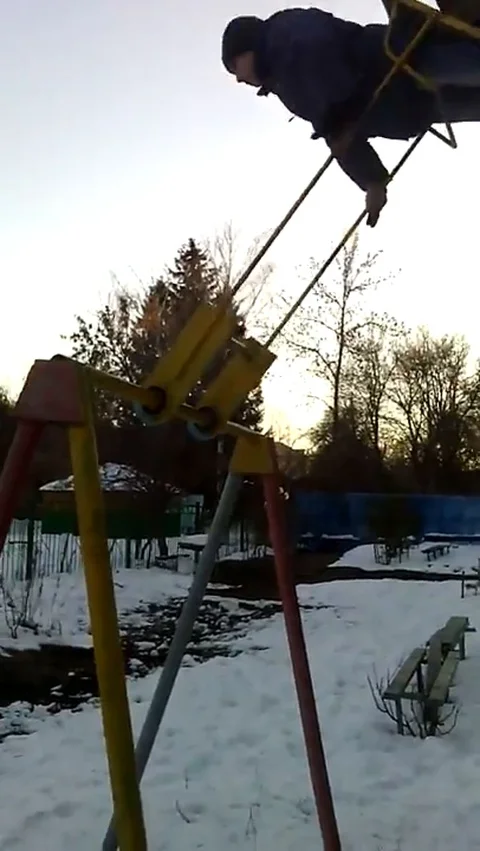VV1289 Swinging 360 style Stock-Footage 129458357