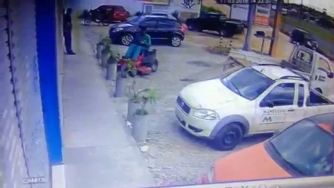 VV1290 Power mower docking fail Stock Footage 129453745