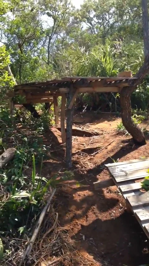 VV1371 BMX bridge fail Stock-Footage 129458900