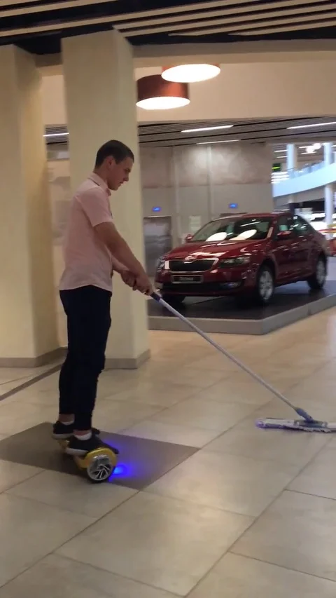 VV1391 Hoverboard floor cleaning Stock-Footage 129453650
