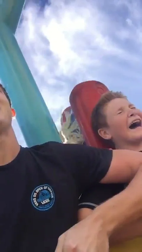 VV1408 Funniest roller coaster freak out ever! Stock-Footage 129408703
