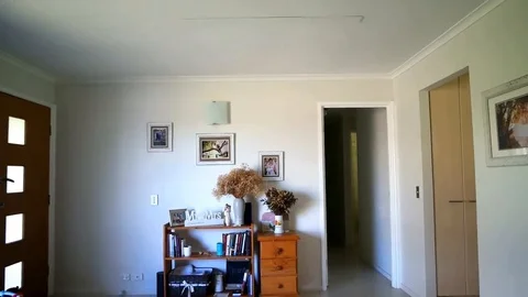 VV1467 Hidden TV in ceiling Vidéo 129828902