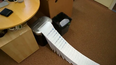 VV1480 Another ingenious way to do shredding Stock-Footage 129458197