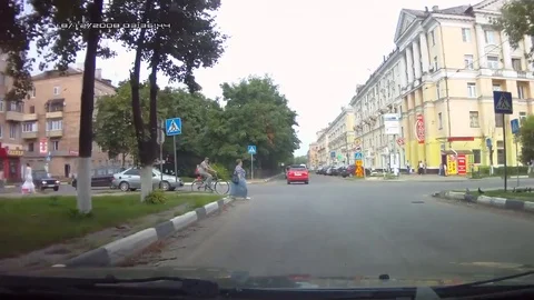 VV1575 Cyclist collides with car at junction Stock-Footage 129459383
