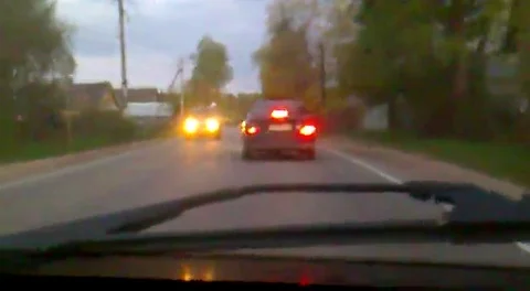 VV1696 Driver loses control and crashes into lamp post Vidéo 129456245