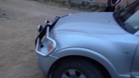 VV1762 Driving an SUV up some steps Stock-Footage 129454362