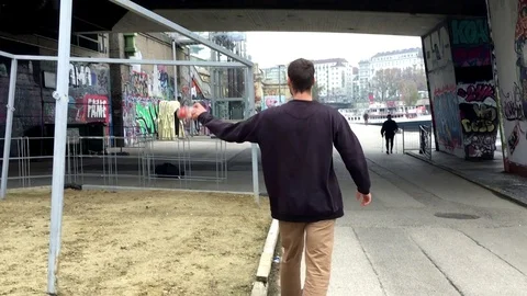 VV1807 Next level bottle flip! Vidéo 129454898