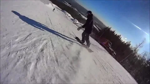VV1840 Snowboarder eats snow Vidéo 129453658