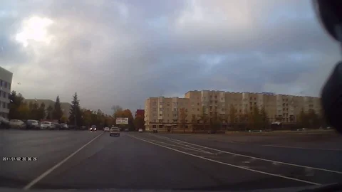 VV1883 Idiot driver over takes on wet slippy road Stock-Footage 129458915