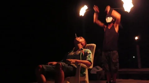 VV1939 Anybody got a light? 库存影片 129456995