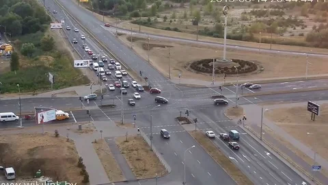 VV1944 CCTV catches feud between cyclist and van driver Stock-Footage 129459076