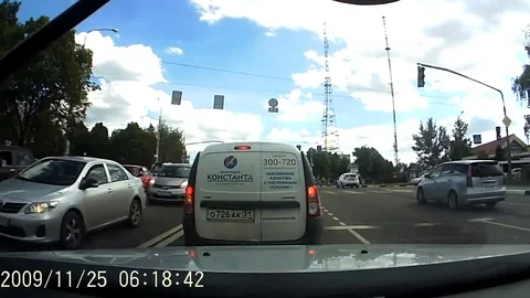 VV2038 Rollover at traffic intersection Stock-Footage 129462414