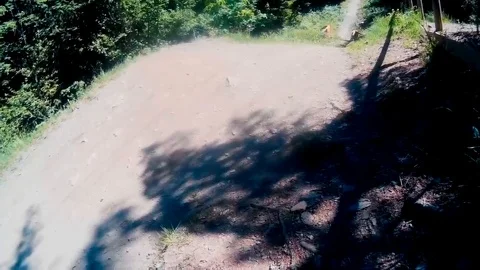 VV2103 Mountain biking gone wrong Vídeo Stock 129460265